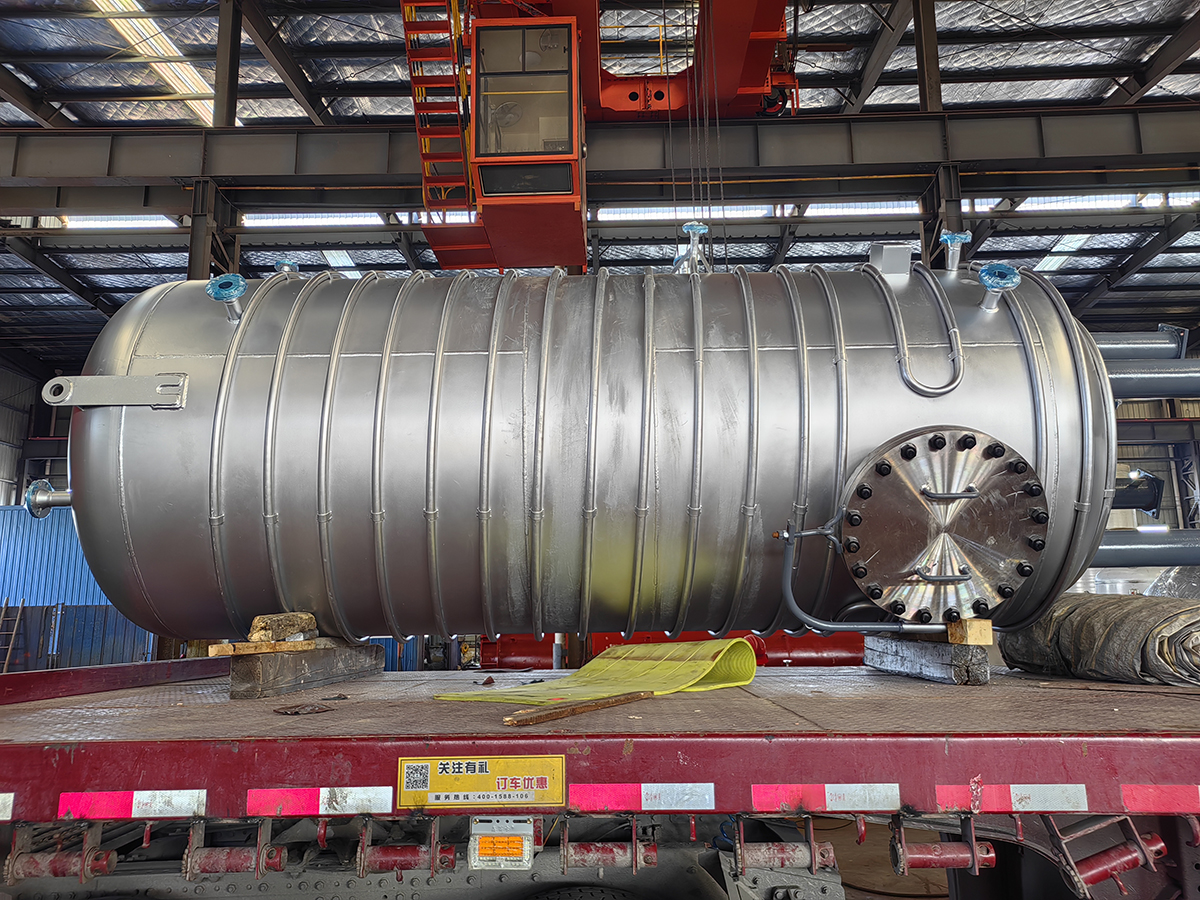 External coil storage tank