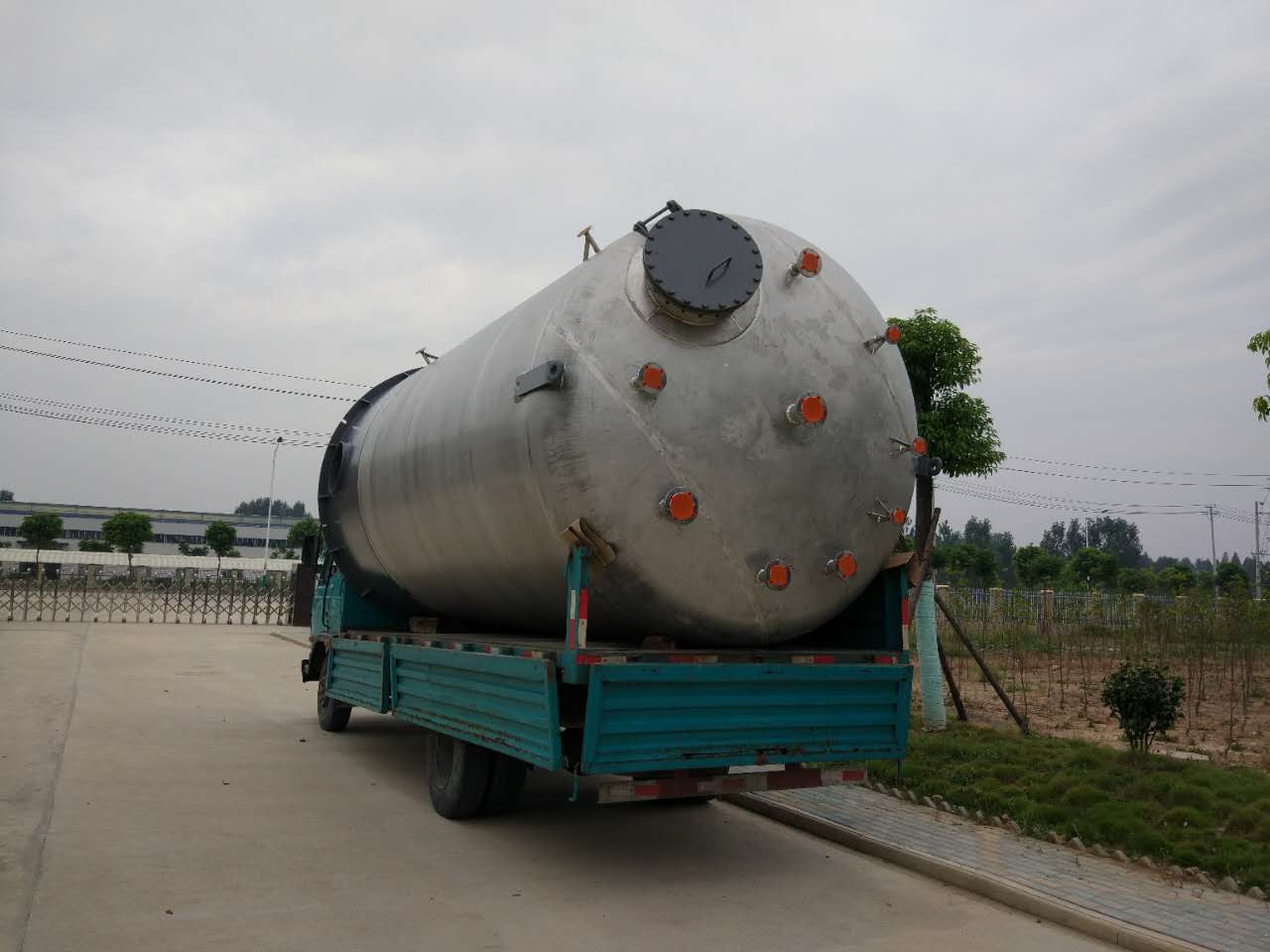 Storage tank to be transported